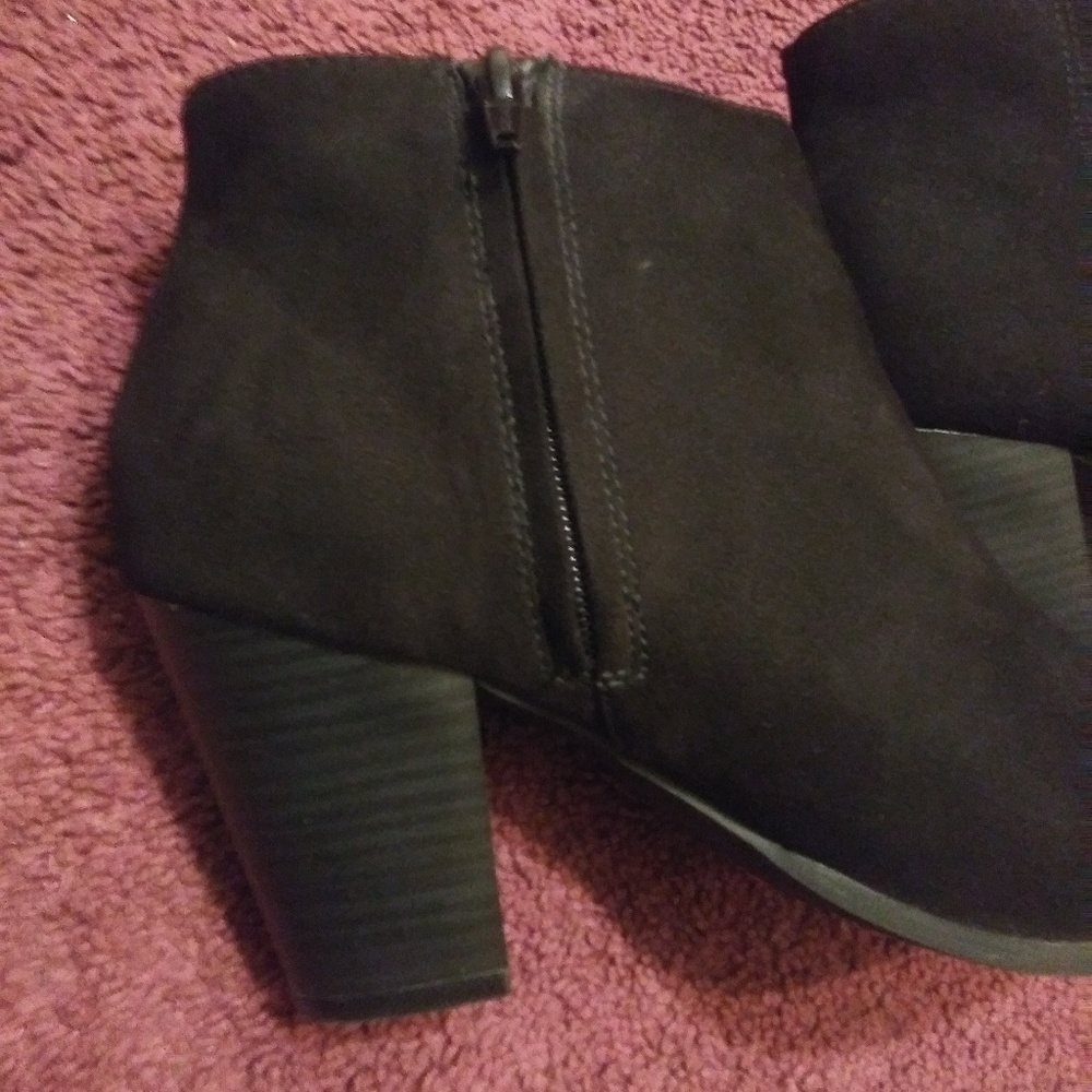 Old Navy Fall Suede side-zip ankle boots - Picture 4 of 5